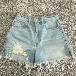 Hollister Ultra High-Rise Mom Short 3”
